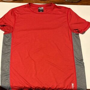 American Eagle Outfitters Red and Gray Short Sleeve Tee